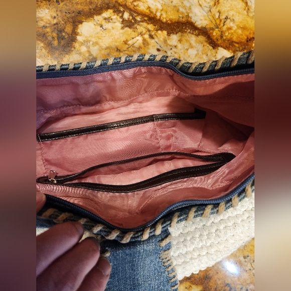 Tommy Hilfiger crochet purse. - Picture 5 of 8